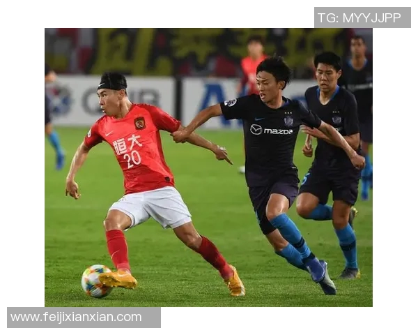 亚冠激战广岛三箭迎战广州恒大争夺小组出线权的关键之战